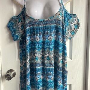 Peekaboo shoulder too size Large